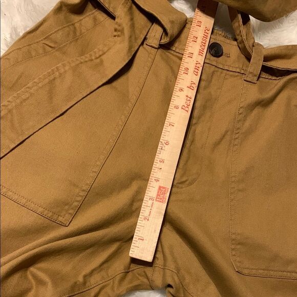 Tan Ankle Baggy Cropped Cargo Pants with Modern Silhouette. NWOT never worn - Picture 4 of 9